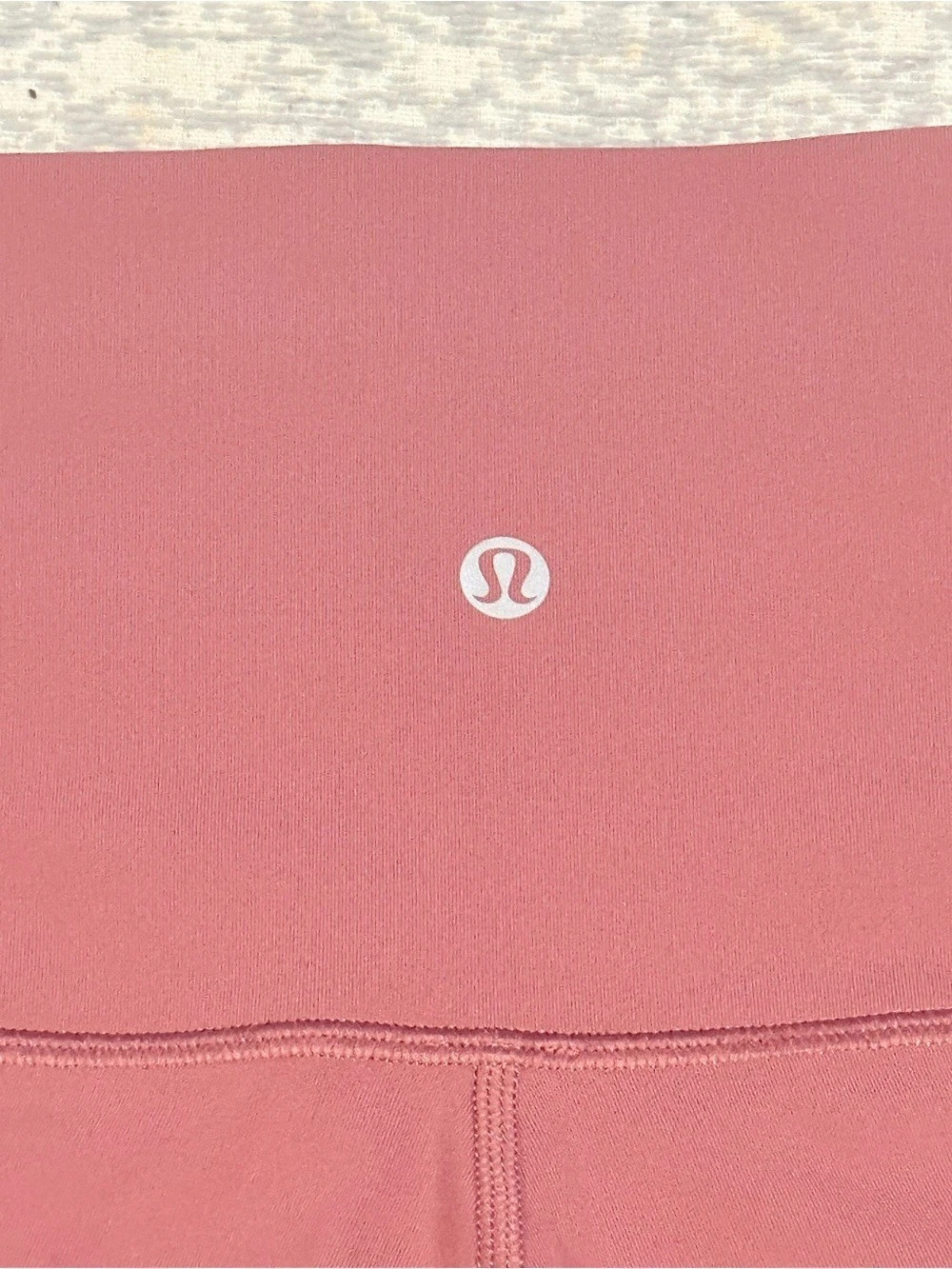 Lululemon /// Women’s Scalloped Fold Over Leggings - Size 6 - Picture 3 of 5